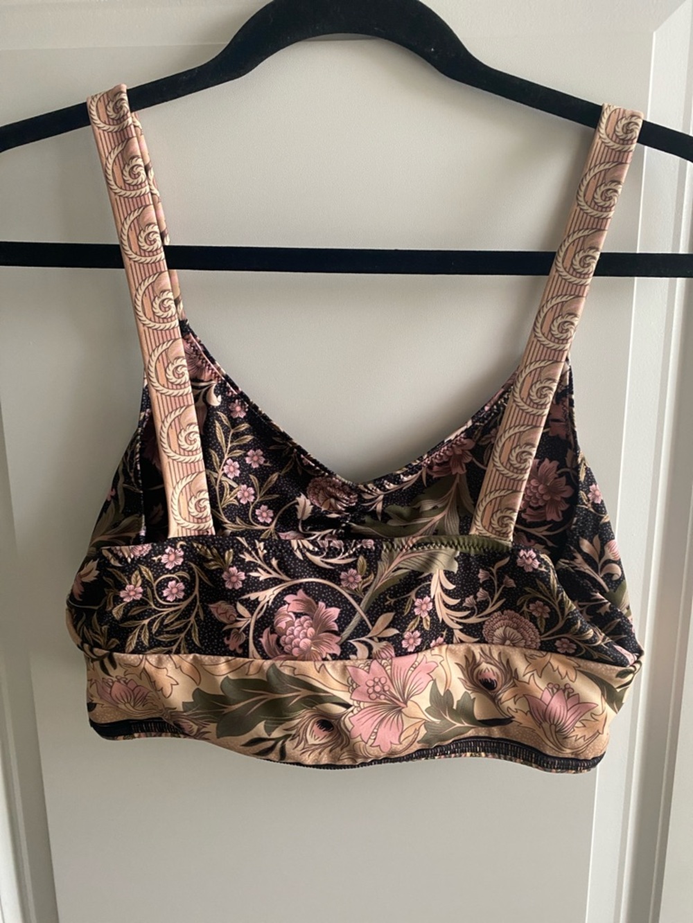 Oasis Crop in Nightshade from Spell and the Gypsy Collective Athletic Top L - Picture 8 of 14